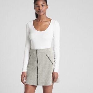 Gorgeous GAP grey plaid mini skirt with trendy full zip and 2 zip pockets🔥🔥🔥